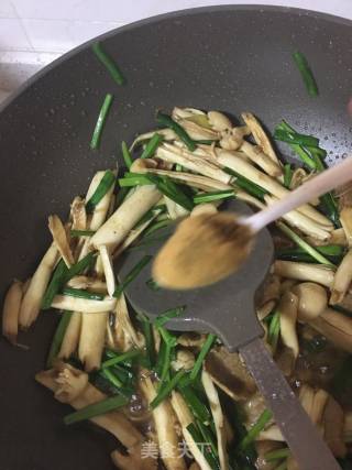 蘑菇小炒肉的做法步骤：5