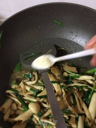 蘑菇小炒肉的做法步骤：6