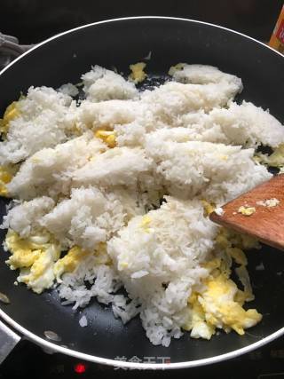 酸菜大肠炒饭的做法步骤：4