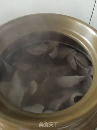 五味子煲猪小肚的做法步骤：3