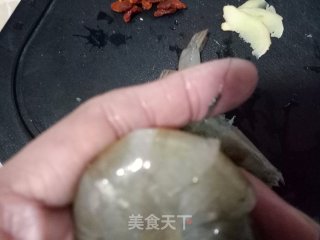 麻油虾面线的做法步骤：1