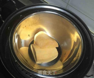 【桃李厨艺】看到金黄香甜的红薯糯米饼，有没有想要再做一次的冲动呢？的做法步骤：1