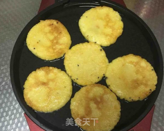 【桃李厨艺】看到金黄香甜的红薯糯米饼，有没有想要再做一次的冲动呢？的做法步骤：10
