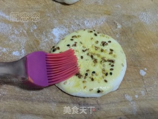 椒盐芝麻烧饼的做法步骤：9
