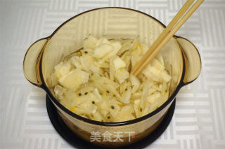 准备一瓶，滋秋---百香果雪梨果酱的做法步骤：4