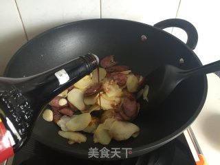 干锅土豆香肠片的做法步骤：6