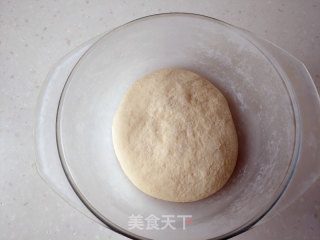 蔓越莓炼乳排包的做法步骤：2