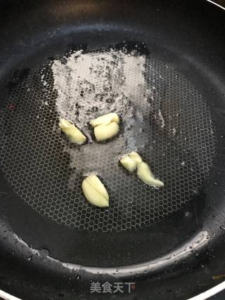 虾头膏炒薯叶的做法步骤：2