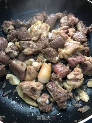 咖喱焖牛腩鸡腿的做法步骤：6
