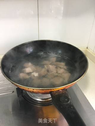 胡萝卜炖牛腩的做法步骤：1