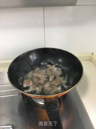 胡萝卜炖牛腩的做法步骤：2