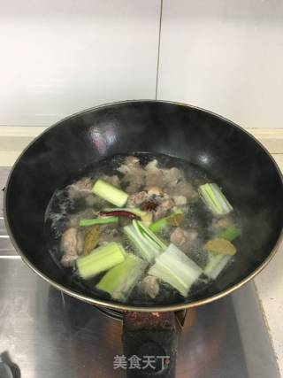 胡萝卜炖牛腩的做法步骤：3
