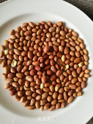 自制馋嘴小零食——花生糖的做法步骤：1