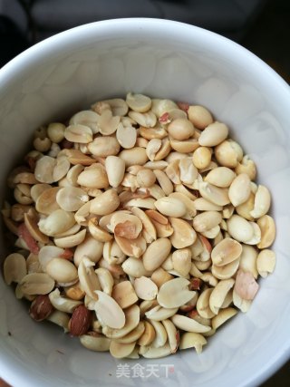 自制馋嘴小零食——花生糖的做法步骤：4
