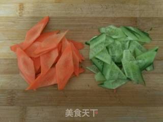 黄瓜炒虾仁的做法步骤：4