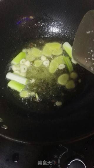 土豆炖牛肉的做法步骤：3