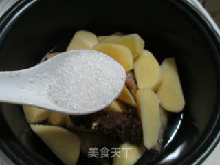 鸡爪白菜焖土豆的做法步骤：7