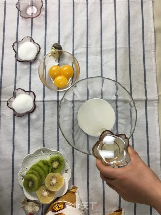 红枣丝酸奶戚风蛋糕的做法步骤：4