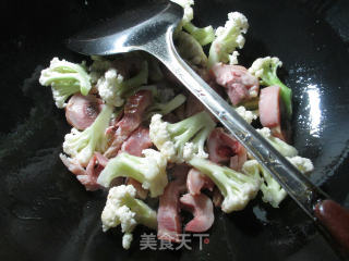 莴笋腊鸡腿花菜的做法步骤：3
