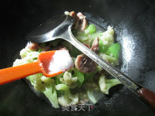 莴笋腊鸡腿花菜的做法步骤：7