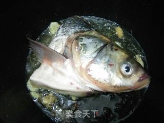 电饭煲豆腐鱼头汤的做法步骤：1