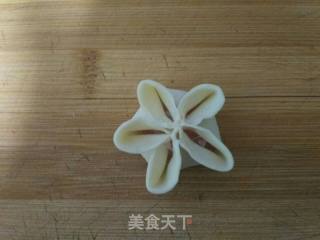 梅花饺的做法步骤：7