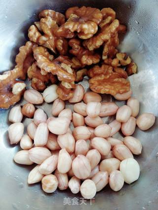 麦香花生核桃露的做法步骤：1