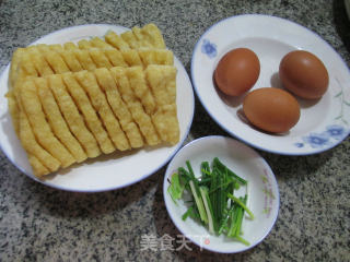 荷叶蛋烧兰花豆腐干的做法步骤：1