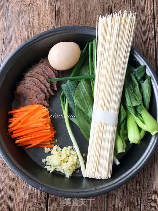 牛肉炒面的做法步骤：1