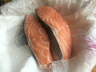 香煎三文鱼的做法步骤：2
