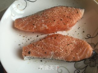 香煎三文鱼的做法步骤：4