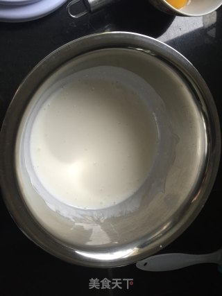 无油酸奶杏仁蛋糕的做法步骤：1