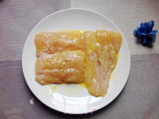 秋葵佐鱼排的做法步骤：3