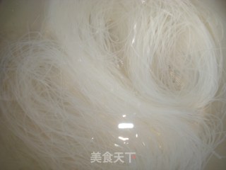 蒜蓉粉丝蒸大虾的做法步骤：2