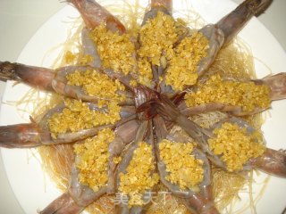 蒜蓉粉丝蒸大虾的做法步骤：9