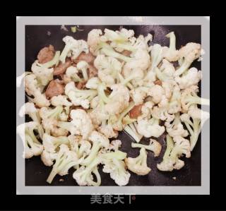 菜花炒肉的做法步骤：6