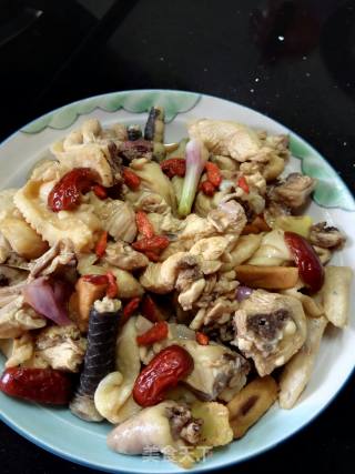 红枣枸杞蒸鸡的做法步骤：3