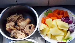 咖喱土豆鸡块的做法步骤：1
