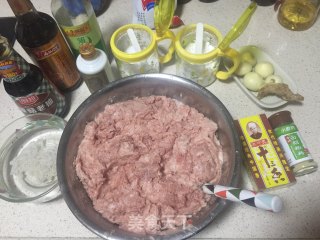 自制蒜香肠的做法步骤：1