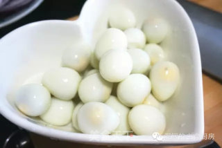 自制乡巴佬鹌鹑蛋的做法步骤：2