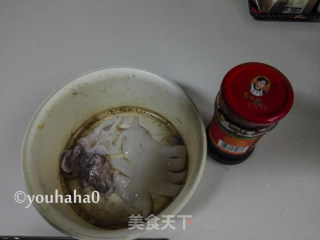 老干妈烤墨鱼的做法步骤：1