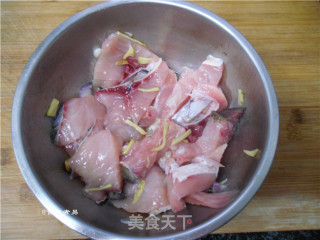 酱香脆肉腕鱼的做法步骤：1