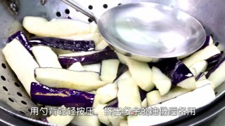 怎样做【鱼香茄子煲】不油腻的做法步骤：3