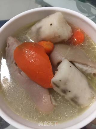 猪蹄煲红萝卜山药汤的做法步骤：4