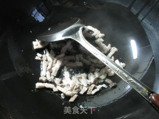 雪菜五花肉炒白玉菇的做法步骤：3