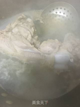 奶白骨头汤的做法步骤：2