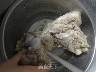 奶白骨头汤的做法步骤：3