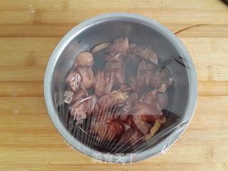 叉烧鸡腿卷的做法步骤：4