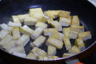 孜然青蒜煎豆腐的做法步骤：2