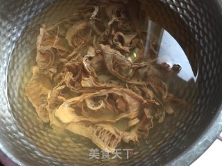 咸肉炖笋干的做法步骤：1